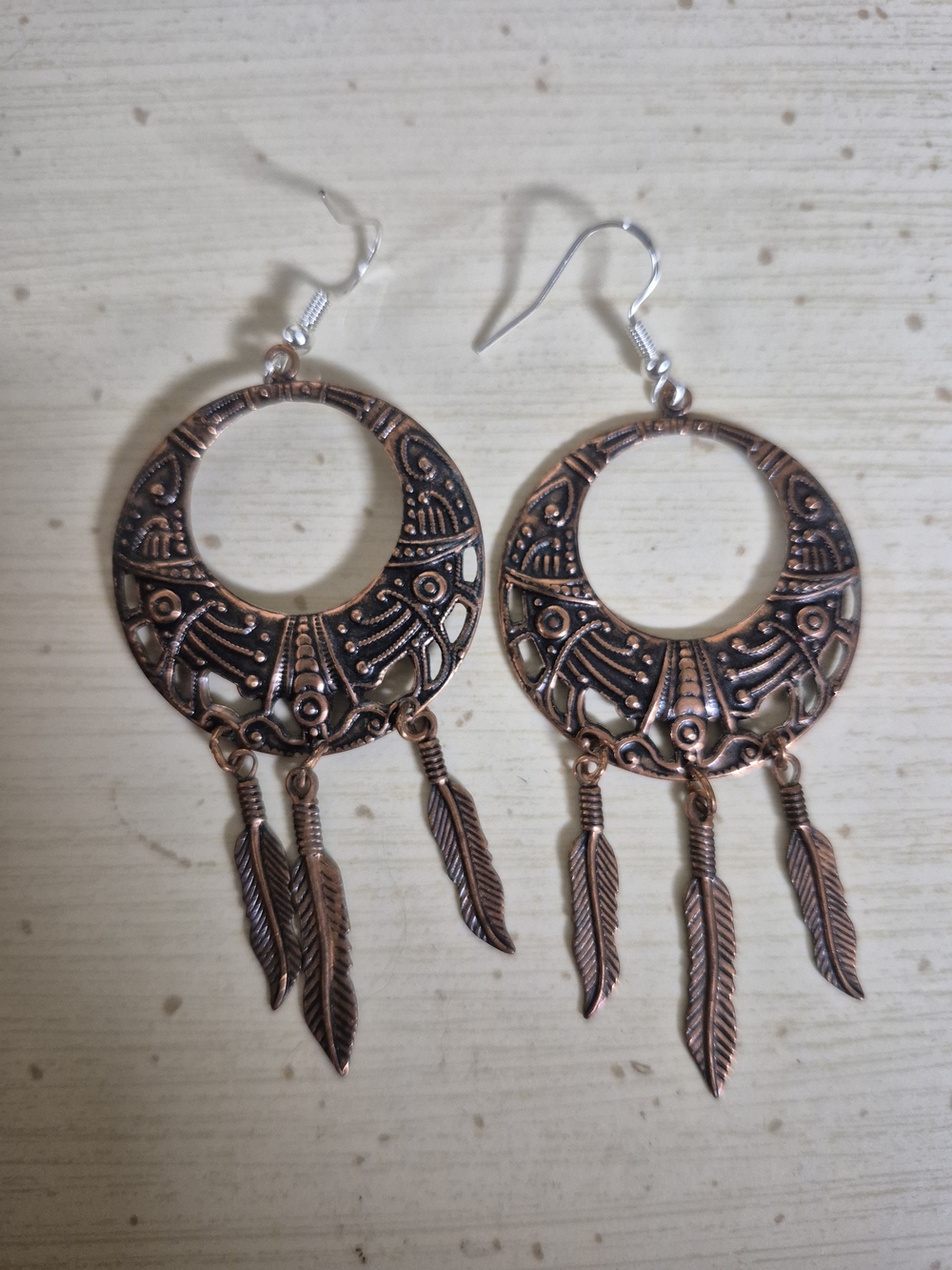 VTG Boho Copper-Tone Filigree Crescent Dangle Earrings w/ Feather Charms